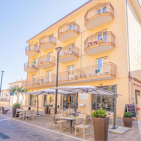 Hotel La Bussola Finale Ligure Ngoại thất bức ảnh