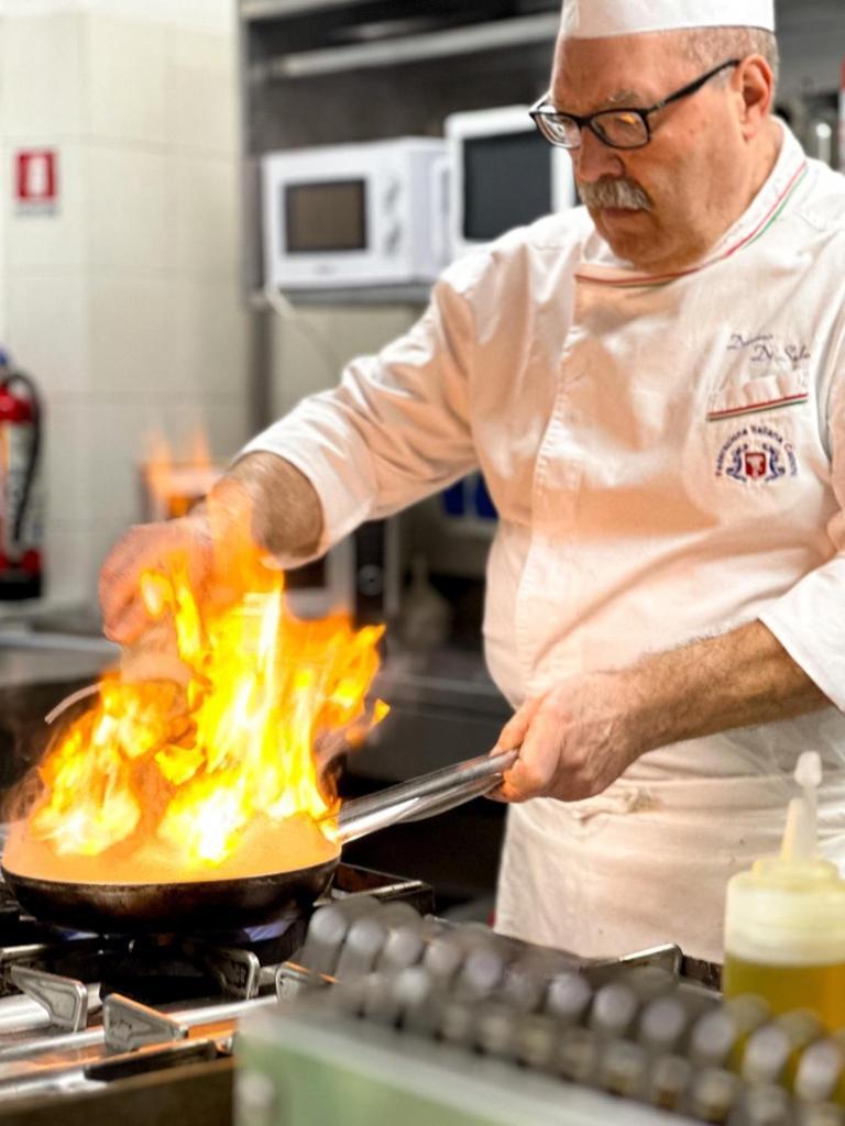 Hotel La Bussola Finale Ligure Ngoại thất bức ảnh