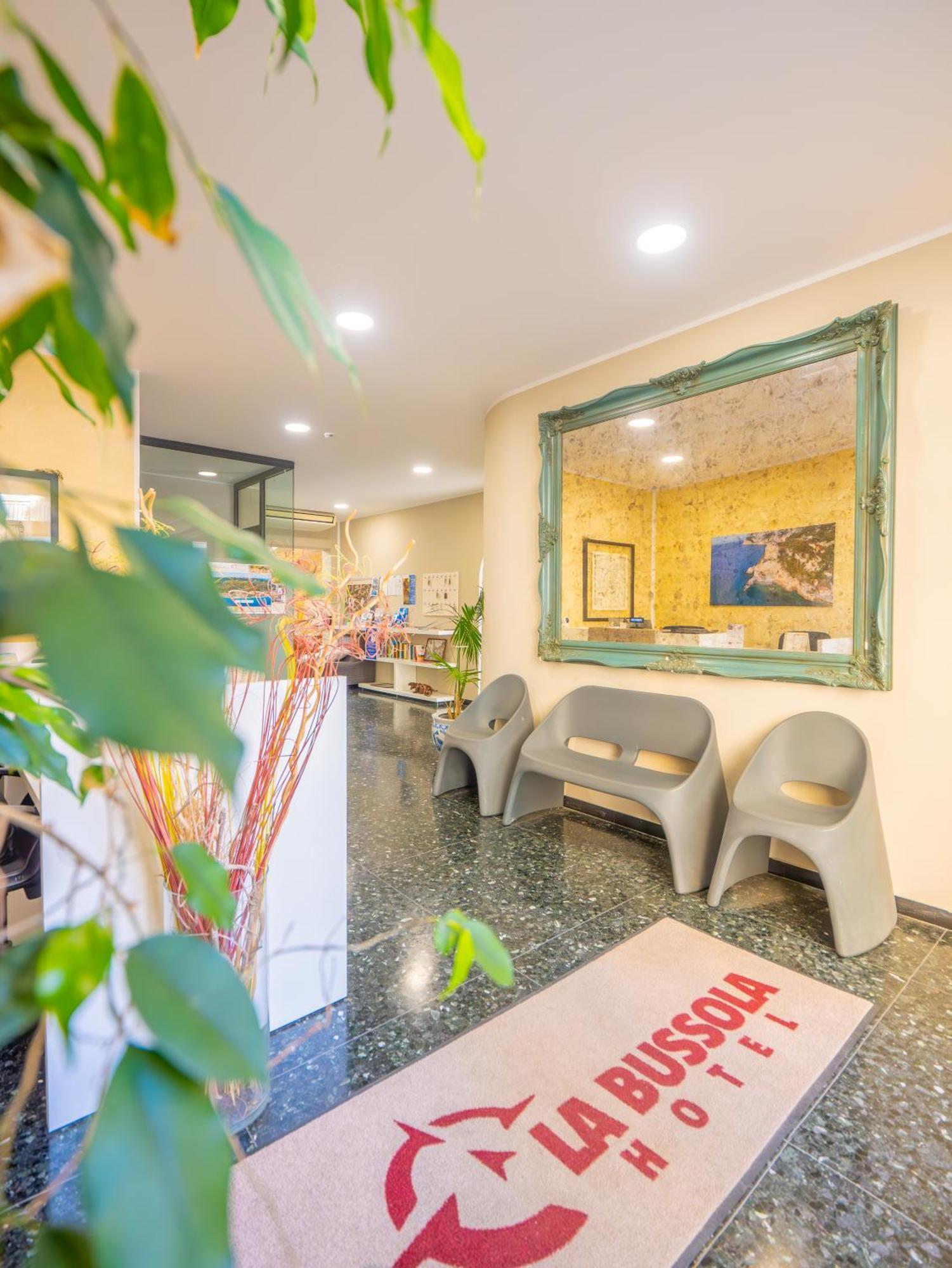 Hotel La Bussola Finale Ligure Ngoại thất bức ảnh