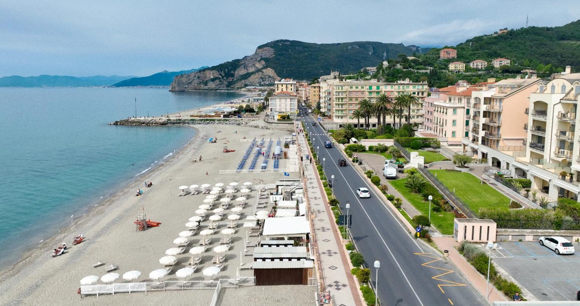Hotel La Bussola Finale Ligure Ngoại thất bức ảnh