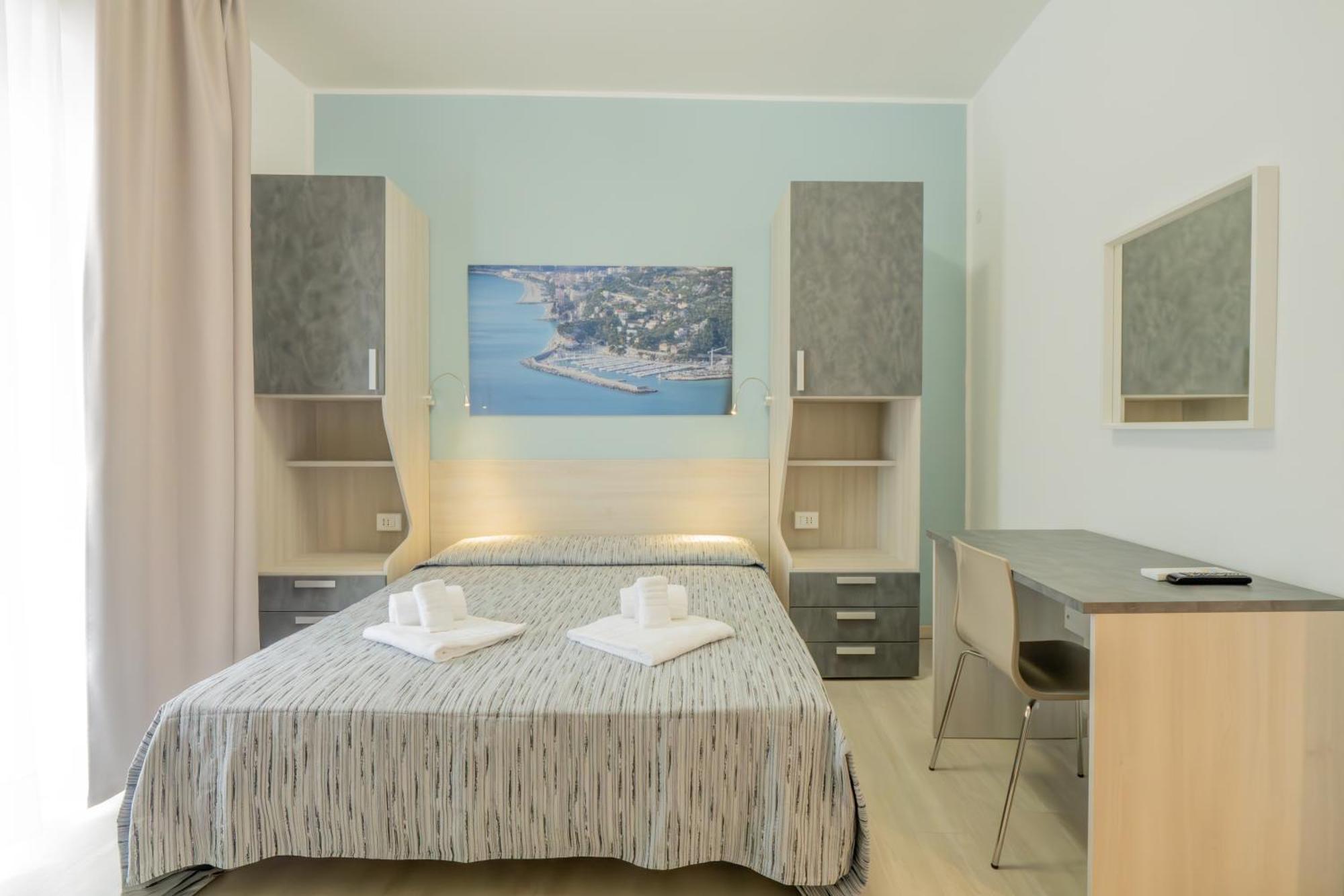 Hotel La Bussola Finale Ligure Ngoại thất bức ảnh
