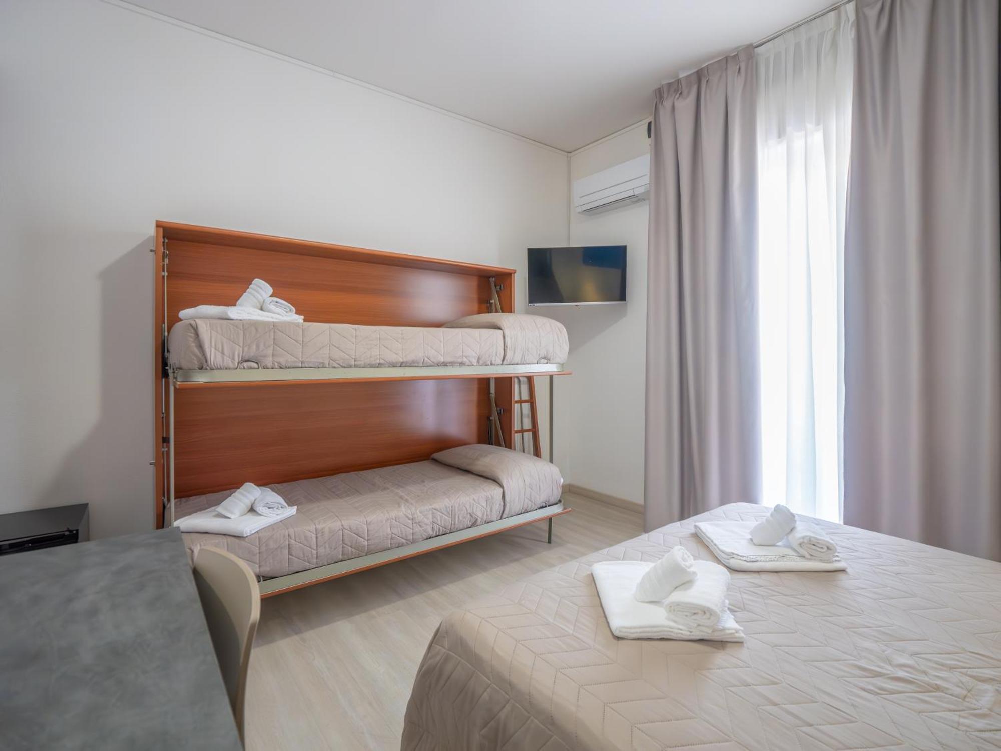 Hotel La Bussola Finale Ligure Ngoại thất bức ảnh