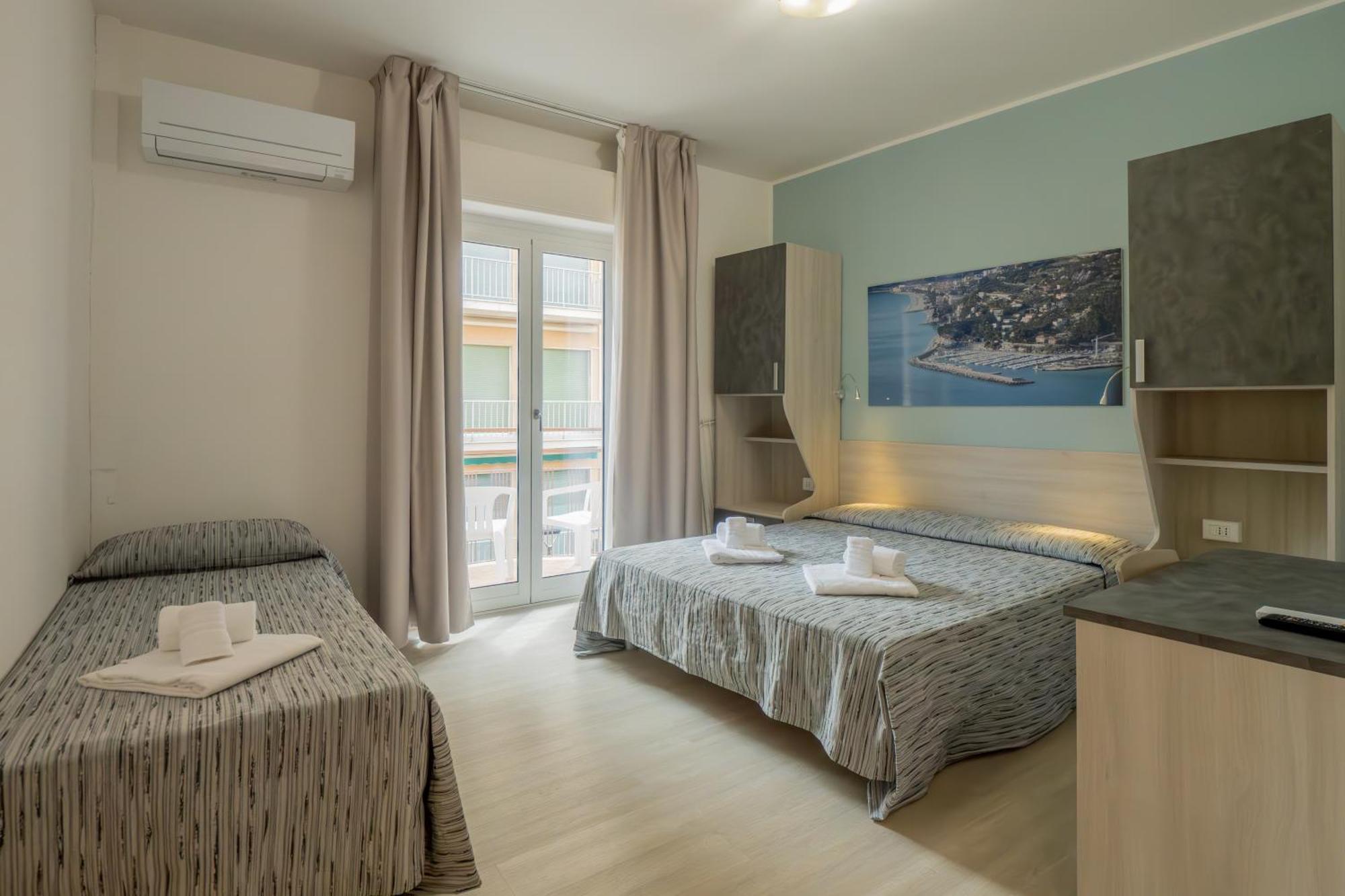 Hotel La Bussola Finale Ligure Ngoại thất bức ảnh