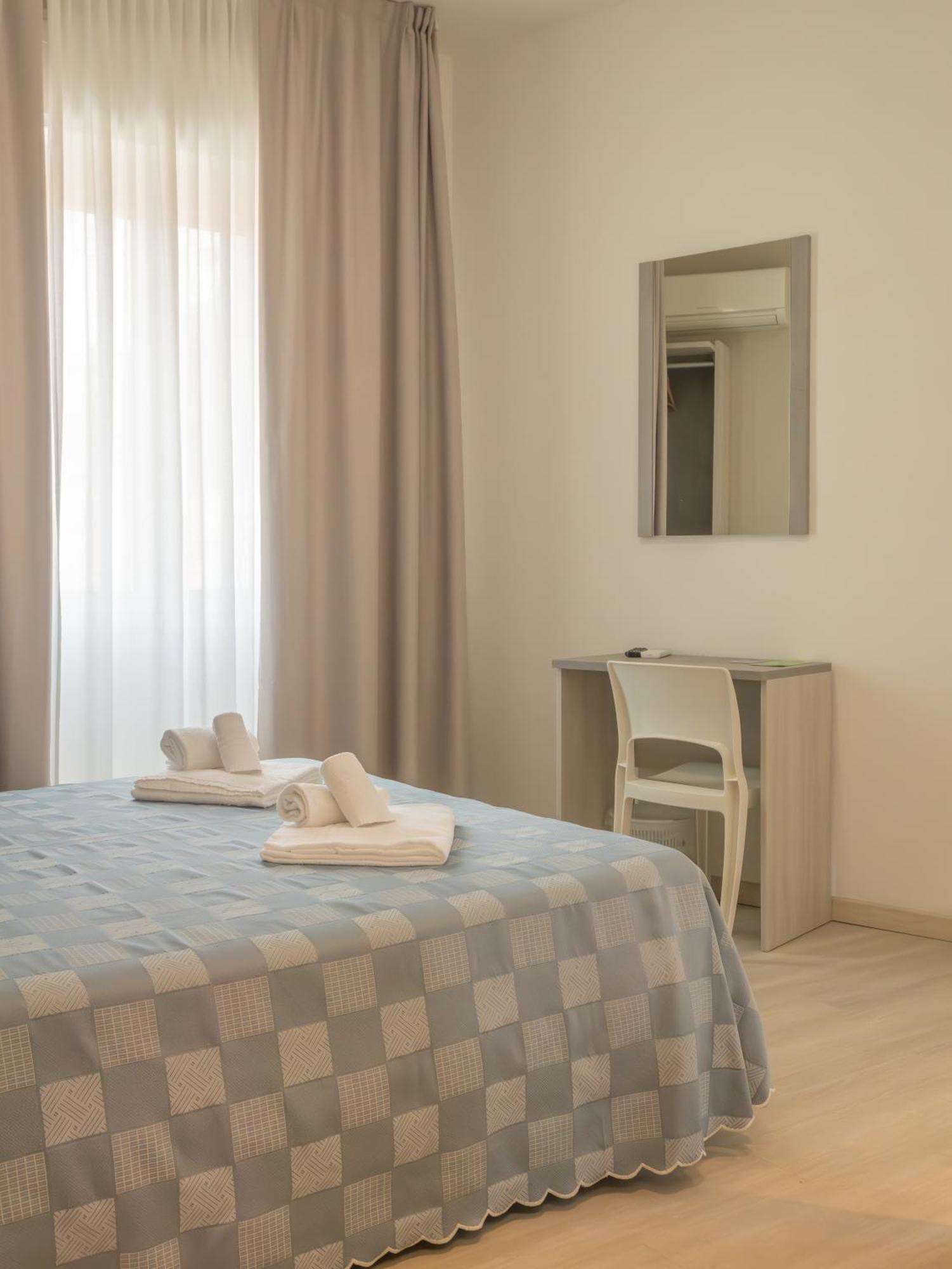 Hotel La Bussola Finale Ligure Ngoại thất bức ảnh
