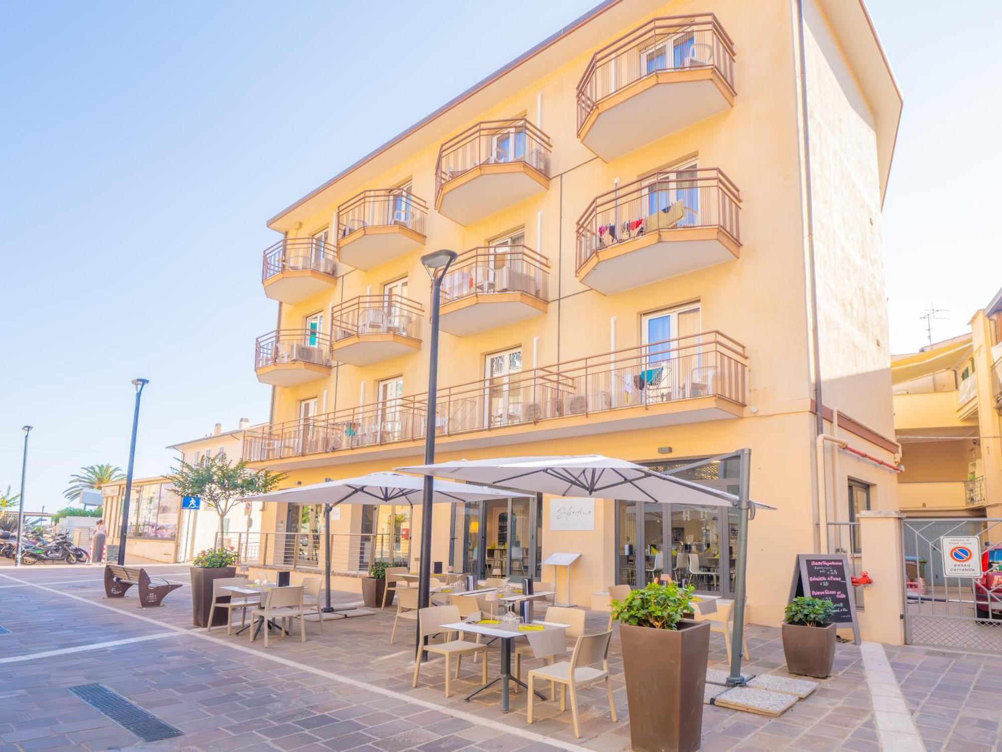 Hotel La Bussola Finale Ligure Ngoại thất bức ảnh